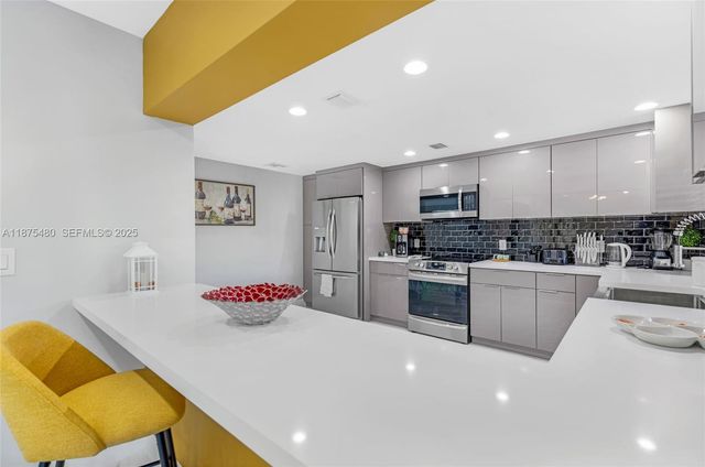 6600 NE 20th Way, Fort Lauderdale, FL 33308