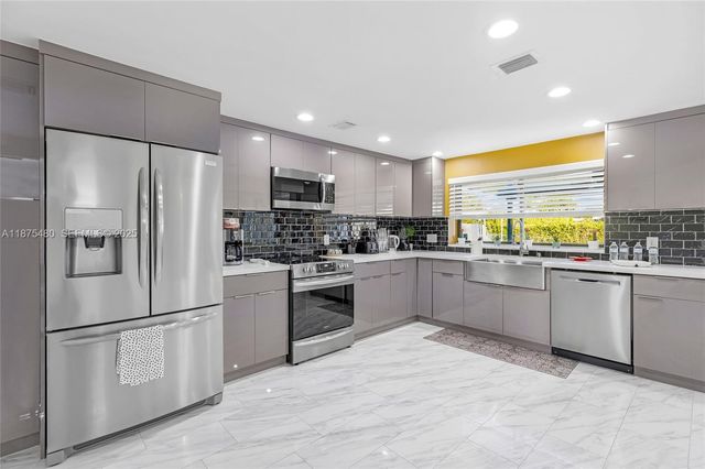 6600 NE 20th Way, Fort Lauderdale, FL 33308