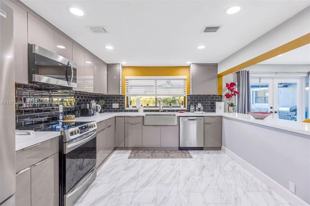 6600 NE 20th Way, Fort Lauderdale, FL 33308