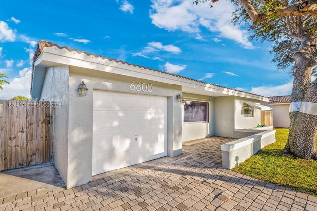 6600 NE 20th Way, Fort Lauderdale, FL 33308