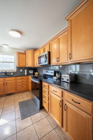 5102 WOOD SHIRE DR, Columbia, MO 65202