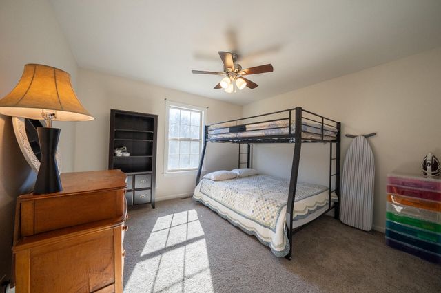 5102 WOOD SHIRE DR, Columbia, MO 65202