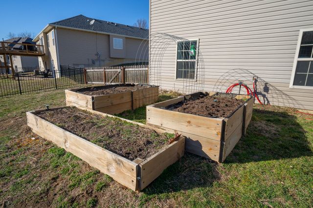 5102 WOOD SHIRE DR, Columbia, MO 65202