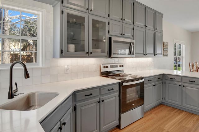 122 Mountain View CIR, Burnet, TX 78611