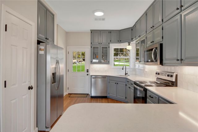 122 Mountain View CIR, Burnet, TX 78611