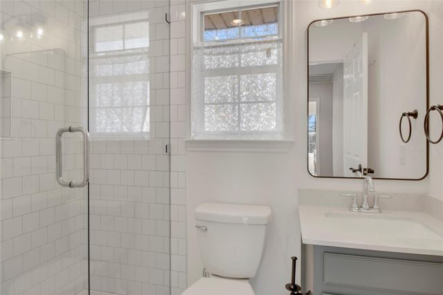 122 Mountain View CIR, Burnet, TX 78611