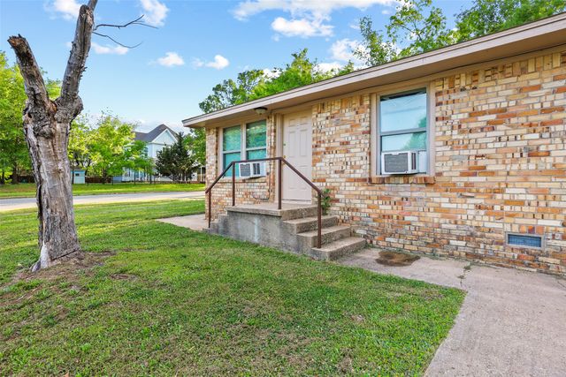 701 W Hull Street 101-2, Denison, TX 75020