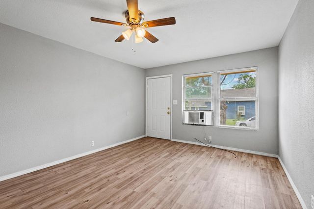 701 W Hull Street 101-2, Denison, TX 75020