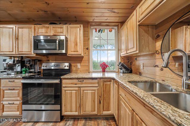 1062 Johnson Rd, Seymour, TN 37865