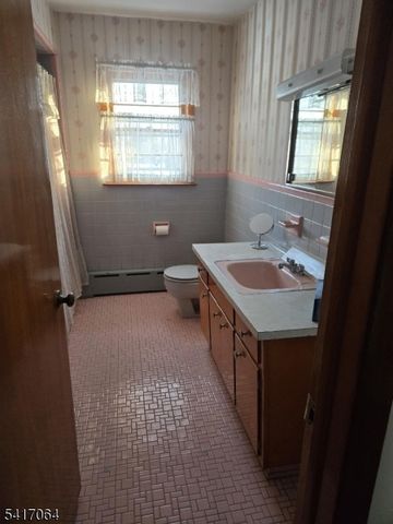 18 Highland Ave, Rockaway Boro, NJ 07866