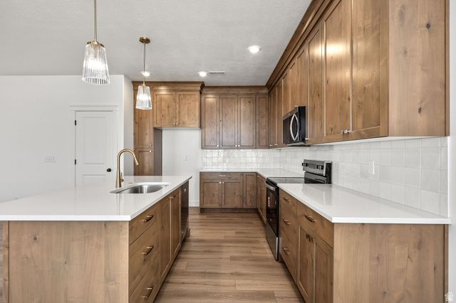 1661 W ROSS RD, Syracuse, UT 84075