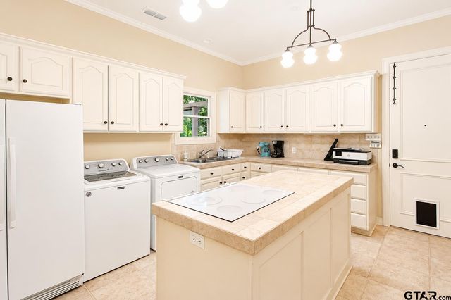 3889 Brighton Creek Cir, Tyler, TX 75707