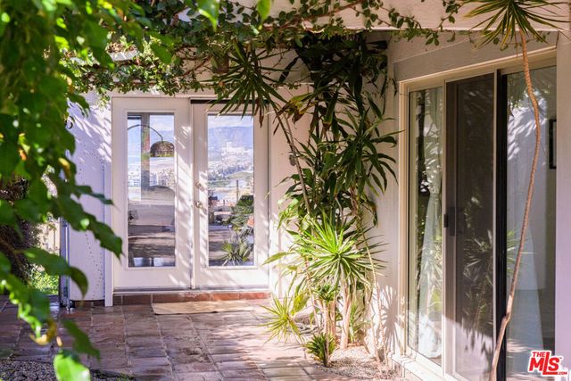 241 Rees Street, Los Angeles, CA 90293