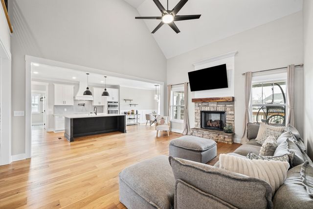 108 Sarah Frances Ct, Clarksville, TN 37043