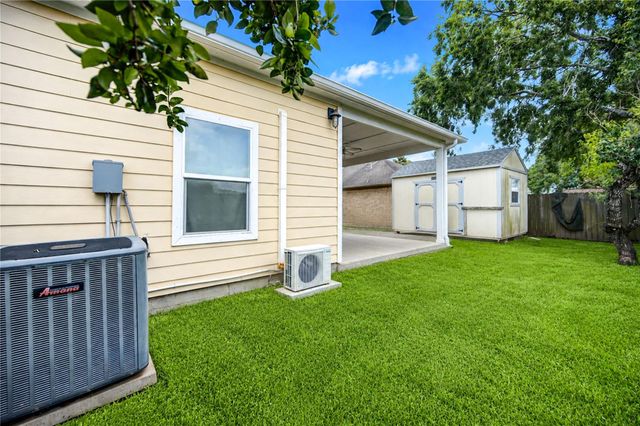 316 N Ranch House Road, Angleton, TX 77515