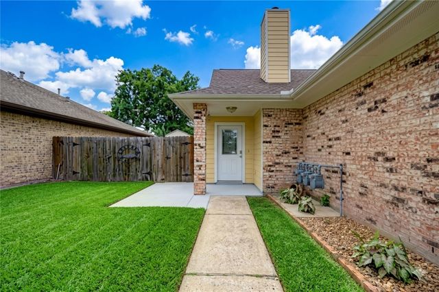 316 N Ranch House Road, Angleton, TX 77515