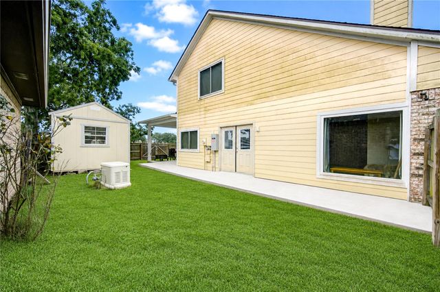 316 N Ranch House Road, Angleton, TX 77515