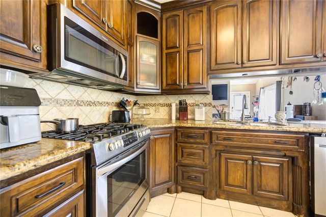 316 N Ranch House Road, Angleton, TX 77515