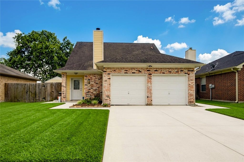 316 N Ranch House Road, Angleton, TX 77515