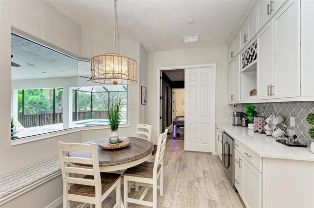 8211 37TH AVENUE CIRCLE W, Bradenton, FL 34209