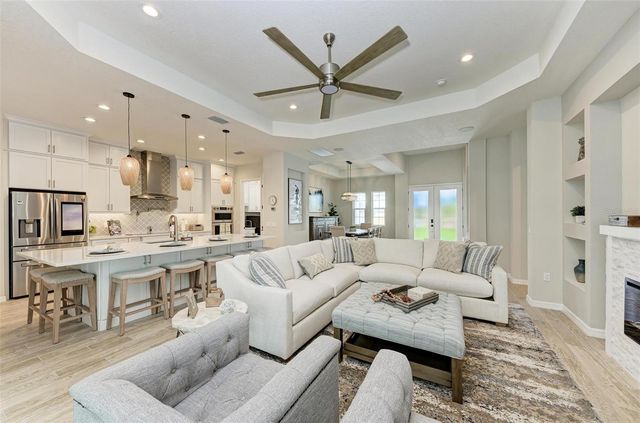 8211 37TH AVENUE CIRCLE W, Bradenton, FL 34209