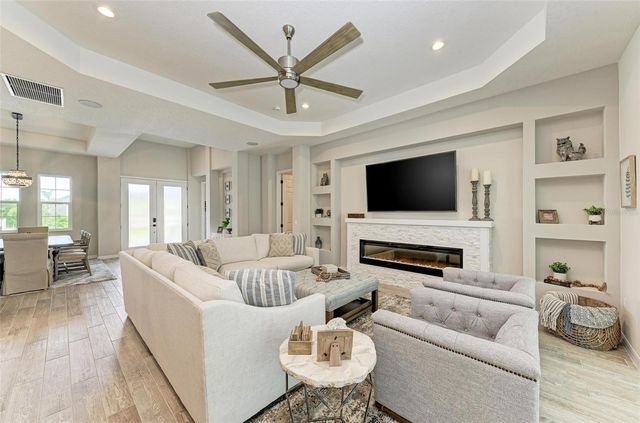8211 37TH AVENUE CIRCLE W, Bradenton, FL 34209