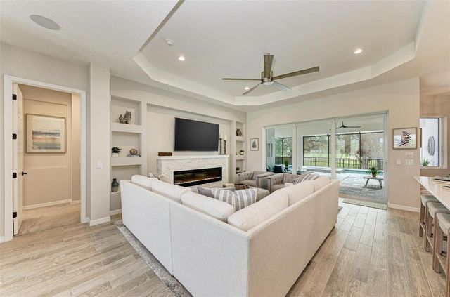 8211 37TH AVENUE CIRCLE W, Bradenton, FL 34209