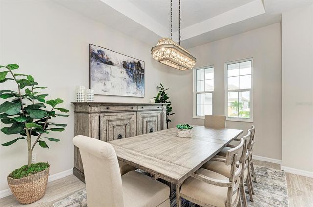 8211 37TH AVENUE CIRCLE W, Bradenton, FL 34209