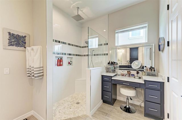 8211 37TH AVENUE CIRCLE W, Bradenton, FL 34209