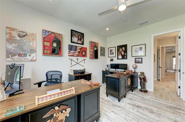 8211 37TH AVENUE CIRCLE W, Bradenton, FL 34209
