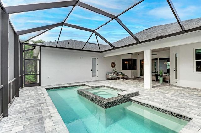 8211 37TH AVENUE CIRCLE W, Bradenton, FL 34209