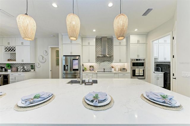 8211 37TH AVENUE CIRCLE W, Bradenton, FL 34209