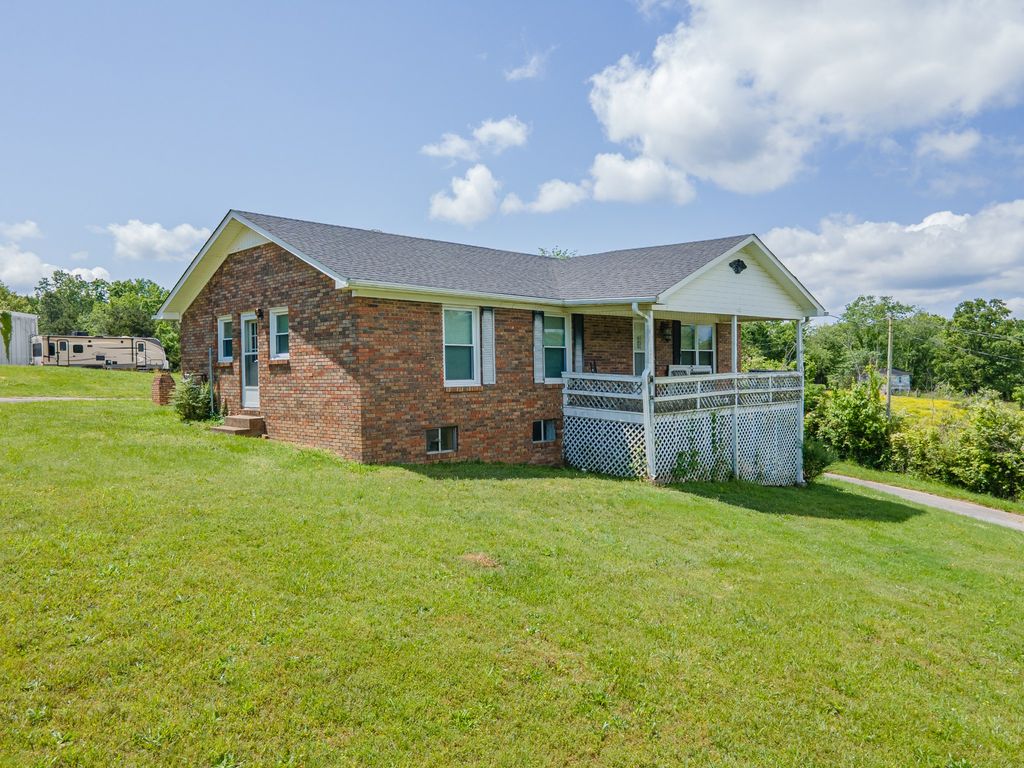 1272 Old Highway 64, E, Waynesboro, TN 38485
