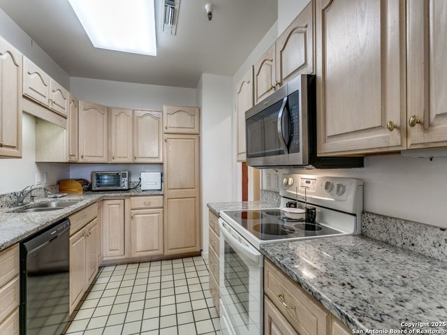 1 Towers Park Ln Apt 1511, San Antonio, TX 78209