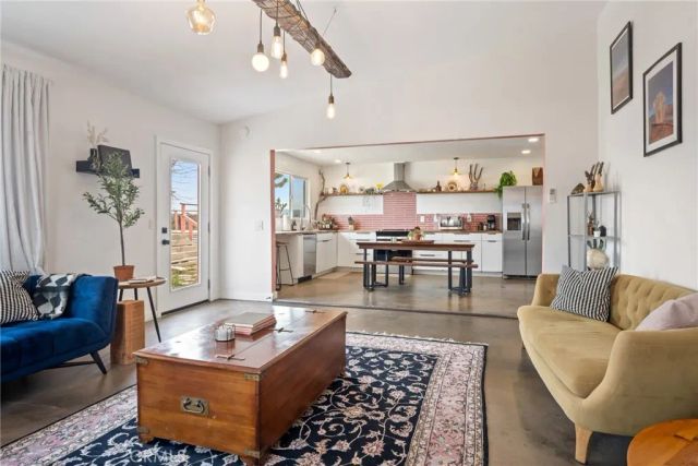 4537 Anita Avenue, Yucca Valley, CA 92284
