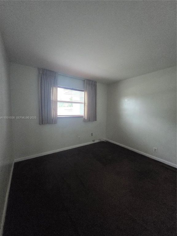 Image 4 of property listing at 1131 NW 43rd Ave, Lauderhill, FL 33313