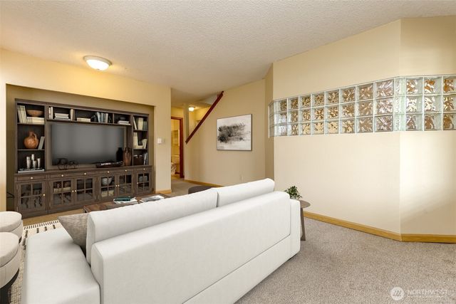 6715 24th Street NE, Tacoma, WA 98422