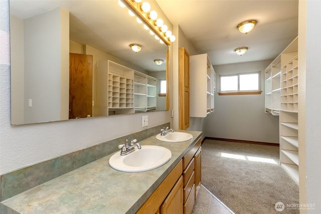 6715 24th Street NE, Tacoma, WA 98422