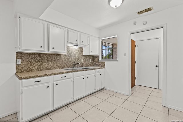 9527 SPRING DAWN ST, San Antonio, TX 78217