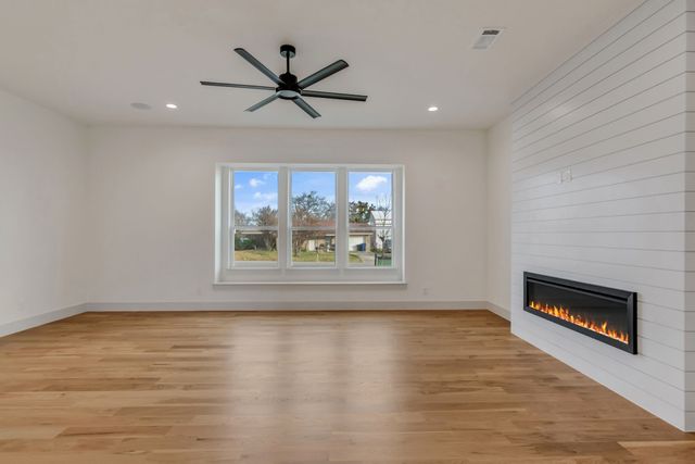 205 W 7th Street, Justin, TX 76247