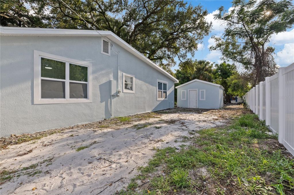 Image 23 of property listing at 8714 N BLVD, Tampa, FL 33604