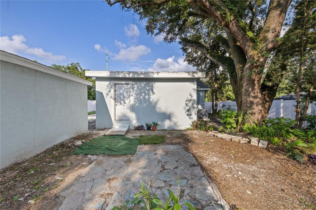 Image 25 of property listing at 8714 N BLVD, Tampa, FL 33604