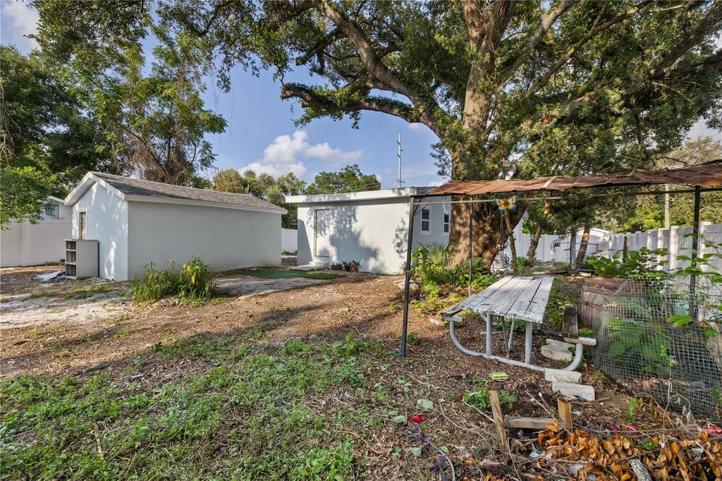 Image 28 of property listing at 8714 N BLVD, Tampa, FL 33604