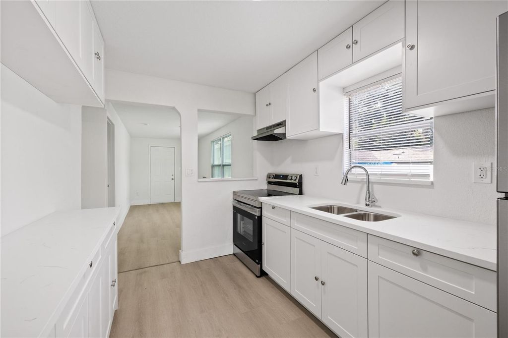 Image 10 of property listing at 8714 N BLVD, Tampa, FL 33604