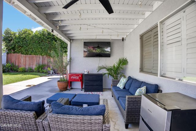 15553 Cobalt Street, Sylmar, CA 91342