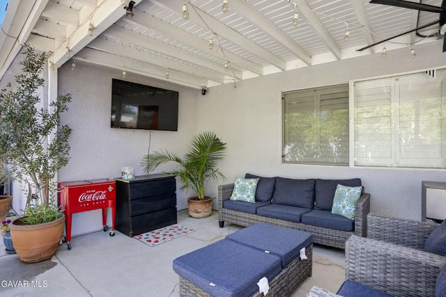 15553 Cobalt Street, Sylmar, CA 91342