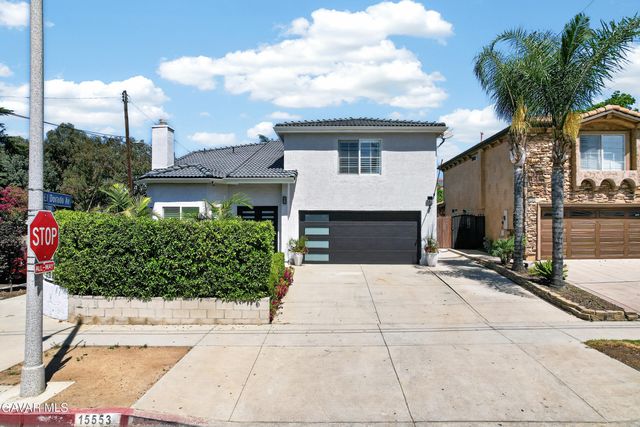15553 Cobalt Street, Sylmar, CA 91342