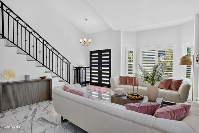 15553 Cobalt Street, Sylmar, CA 91342