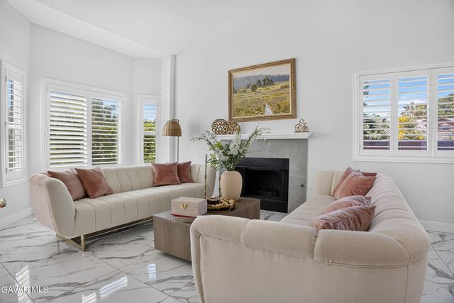 15553 Cobalt Street, Sylmar, CA 91342