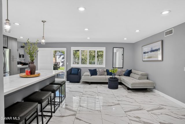 15553 Cobalt Street, Sylmar, CA 91342